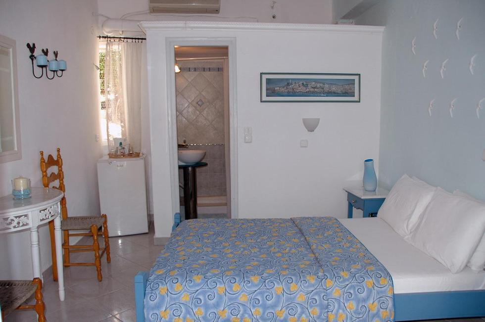 Mania Rooms And Studios Poros Town Room photo