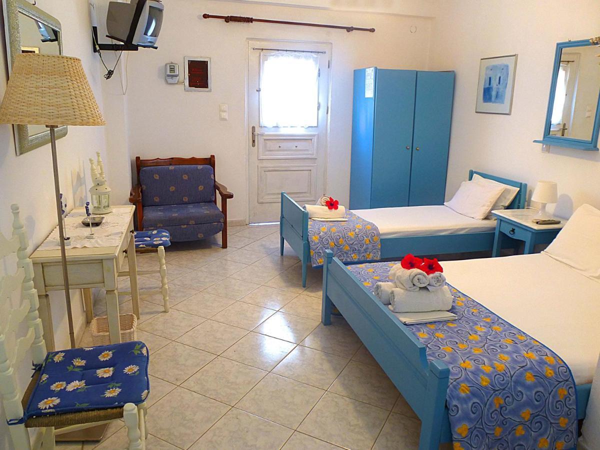 Mania Rooms And Studios Poros Town Room photo